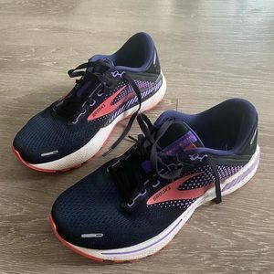 Brooks Adrenaline womens tennis shoes size 7.5